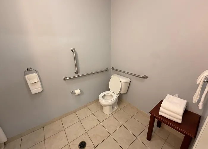 River Hills Hotel- Mankato